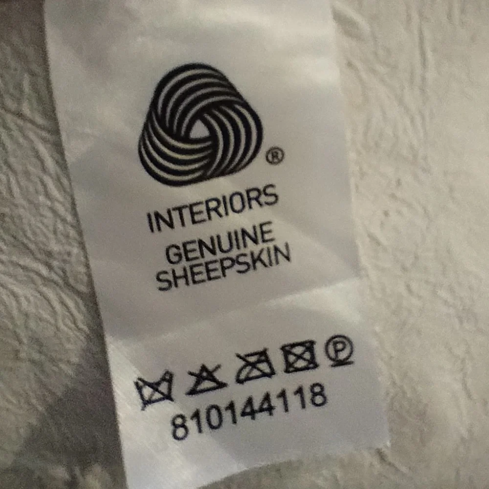 Genuine Sheepskin Rug - Picture 9 of 11